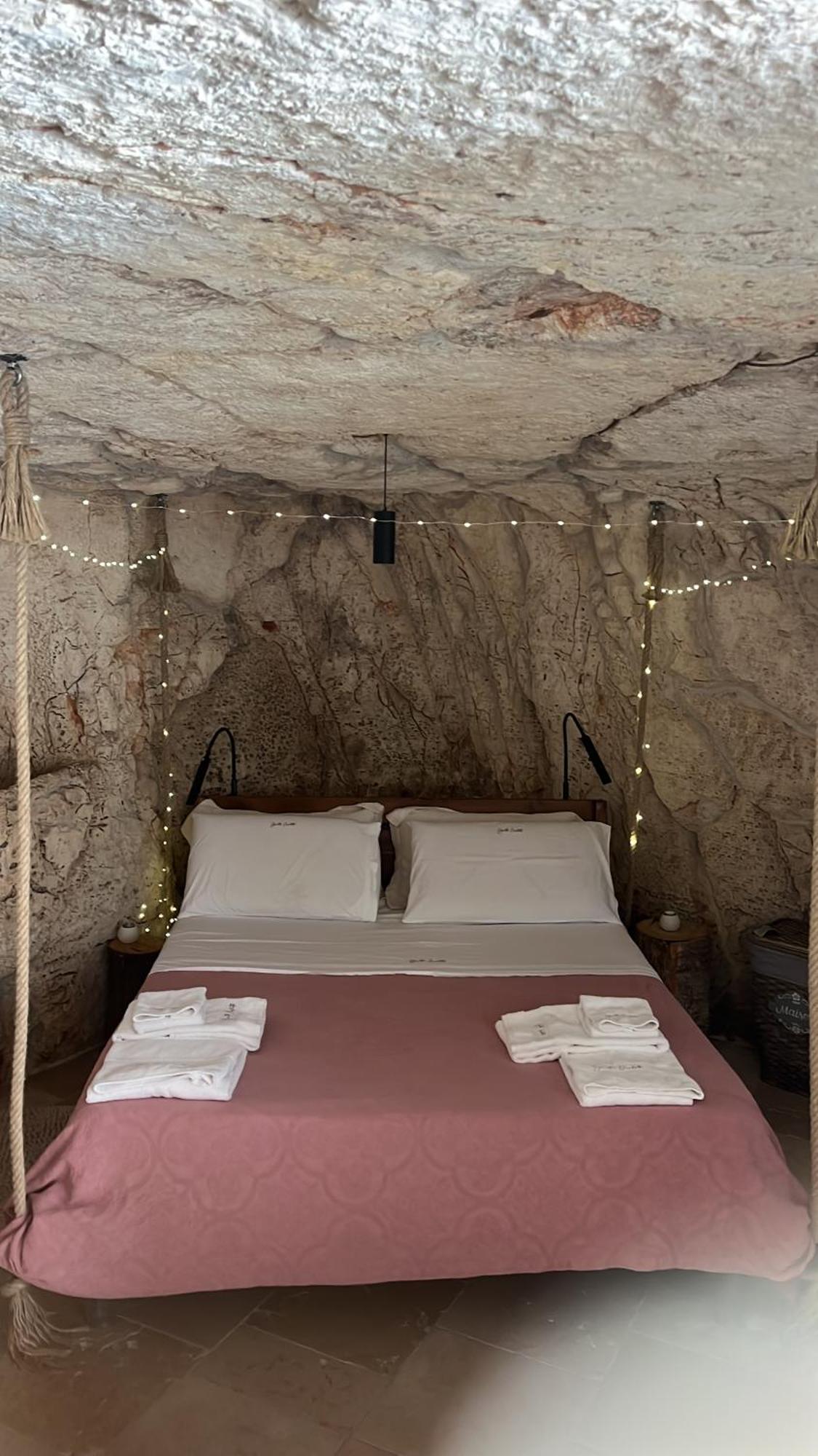 Grotta Carlotta Bed & Breakfast Ostuni Dış mekan fotoğraf